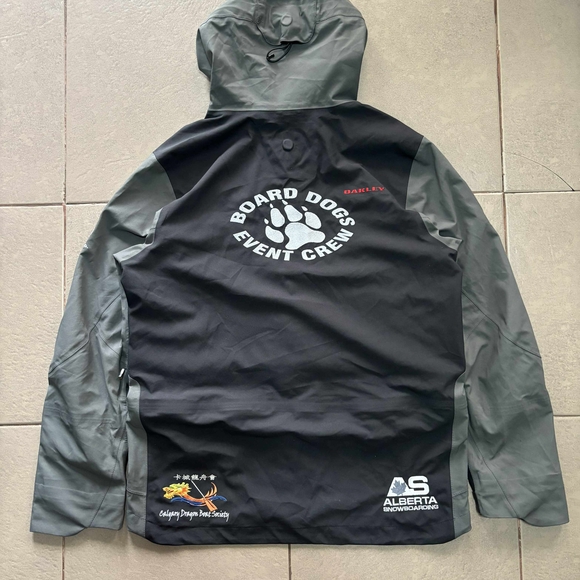 Oakley Men's Gray Performance Jacket - Picture 3 of 3